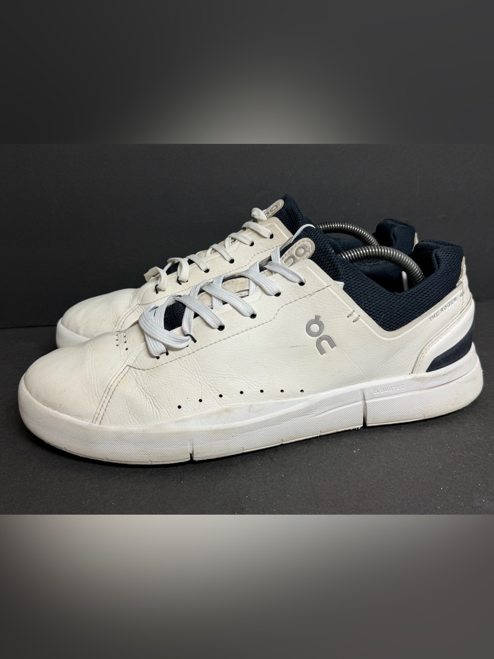 On Running The Roger Advantage Mens 11.5 White Vegan Leather Sneakers Shoes